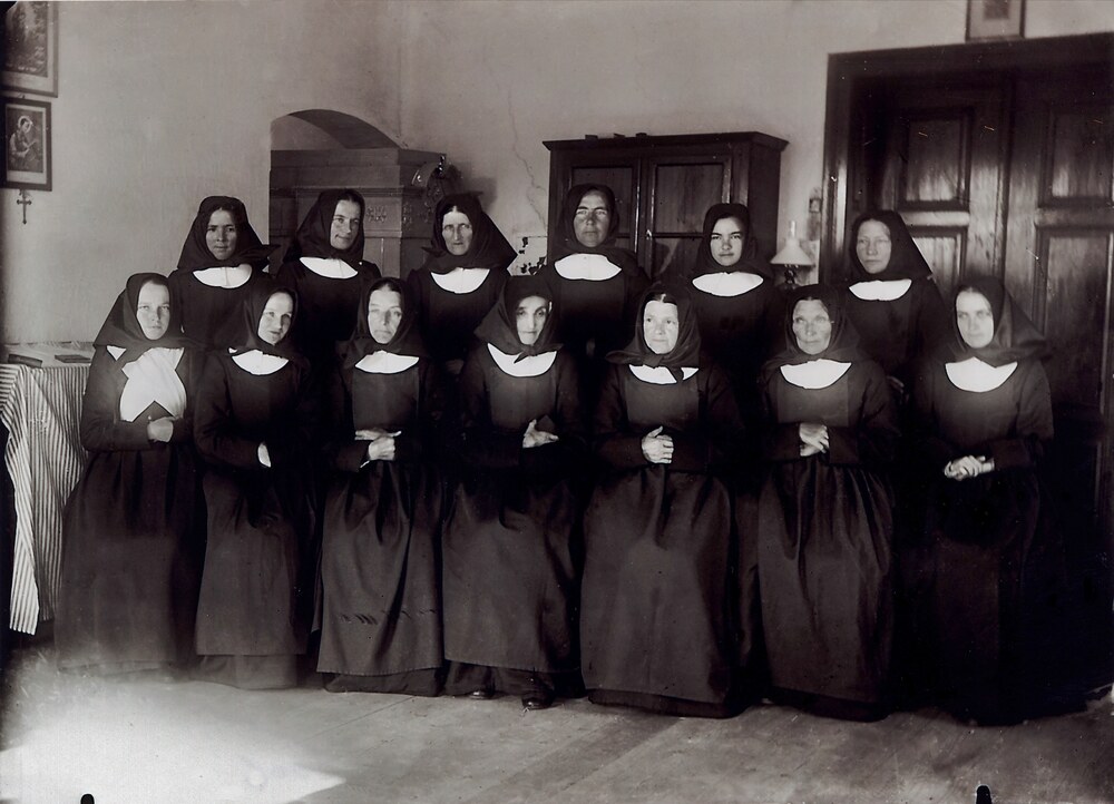 Erstes Gruppenfoto der Gemeinschaft 1890 / Kongregation Erstes Gruppenfoto der Gemeinschaft 1890
