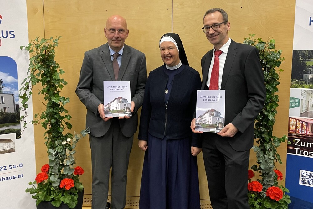 Das Vorauer Herausgeber-Team Historiker Peter Wiesflecker, Oberin Sr. Mirjam Schmedler und Geschäftsführer Bertram Gangl