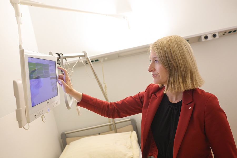 Probierte das neue Rufsystem gleich aus: LH-Stellvertreterin Christine Haberlander.