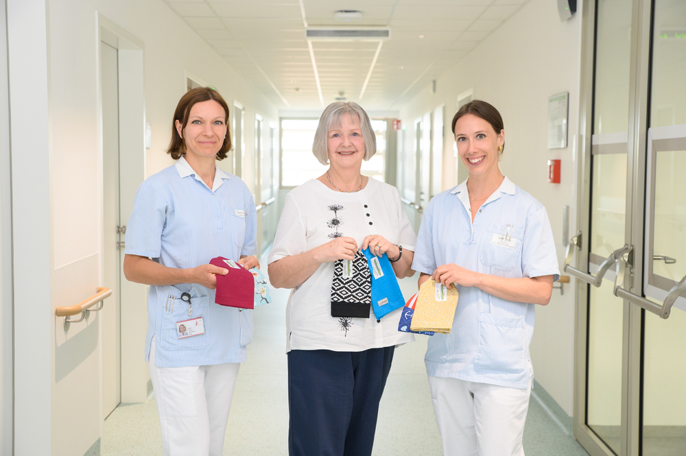 Gerlinde Webersberger (Cancer Nursing), Marianne Schuller (Verein Onkomütze) und Anna Pumberger (Cancer Nursing)