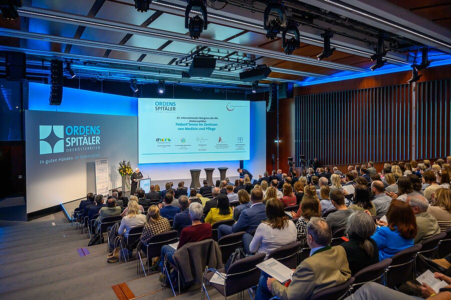 Nahezu 500 Personen aus dem Gesundheits- und Sozialwesen nahmen in Präsenz und online am Kongress der oberösterreichischen Ordensspitäler teil. / Oö-Ordensspitäler Nahezu 500 Personen aus dem Gesundheits- und Sozialwesen nahmen in Präsenz und online am Kongress der oberösterreichischen Ordensspitäler teil.