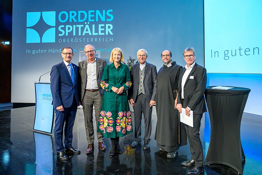 Beim Kongress dabei: Johann Minihuber (Geschäftsführer Barmherzige Schwestern Linz und Geschäftsführer Oö. Ordensspitäler Koordinations GmbH), Dietbert Timmerer (Holding Vorstand der Kreuzschwestern Europa Mitte GmbH), LH-Stv. Christine Haberlander, / Oö-Ordensspitäler Beim Kongress dabei: Johann Minihuber (Geschäftsführer Barmherzige Schwestern Linz und Geschäftsführer Oö. Ordensspitäler Koordinations GmbH), Dietbert Timmerer (Holding Vorstand der Kreuzschwestern Europa Mitte GmbH), LH-Stv. Christine Haberlander,