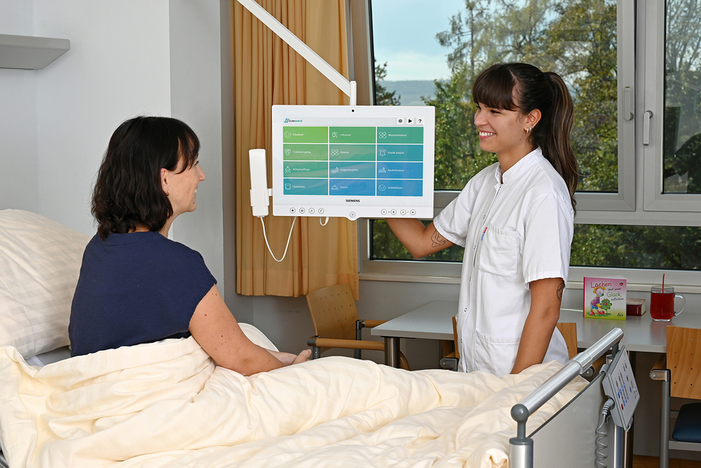 Rufsystem CliniServe / Foto Hirnschrodt e.U., Friedrich-Thurner-Str. 2-3, 4910 Ried im Innkreis, Österreich, Telefon: +43 7752 826 82, E-Mail: fotostu Rufsystem CliniServe
