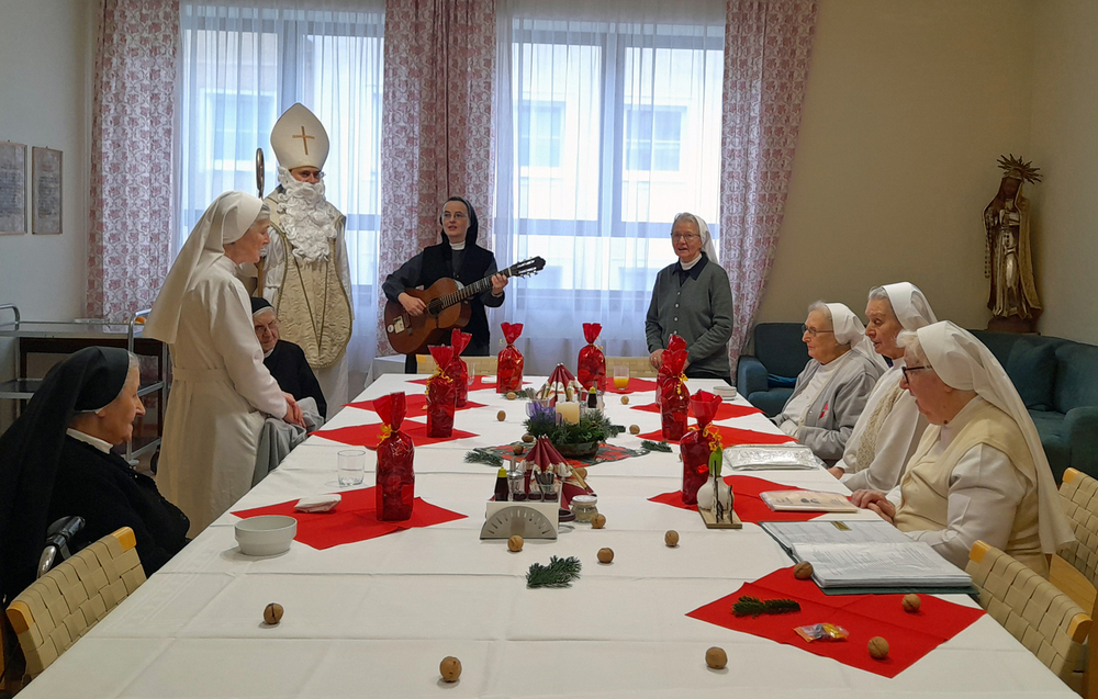 Auch bei den geistlichen Schwestern war der Nikolaus wieder zu Gast.