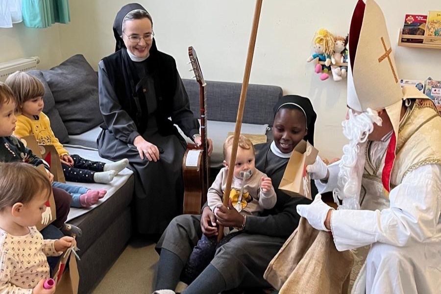 Der Nikolaus besuchte heuer auch das Kinderland. 